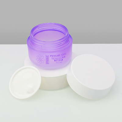 Bezpłatna próbka 50 ml plastikowego słoika z kremem z jedwabną pokrywką