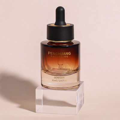 Przejrzysty szklany butelkowiec do kropelki serum do indywidualnej pielęgnacji skóry