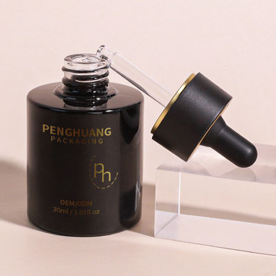 Przejrzysty szklany butelkowiec do kropelki serum do indywidualnej pielęgnacji skóry