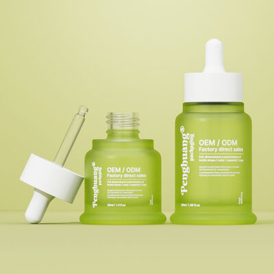 Butelka serum z olejkiem esencjonalnym z nadrukiem hot stamping, oferująca stylowe opakowanie kosmetyczne i atrakcyjność dla produktów do pielęgnacji skóry