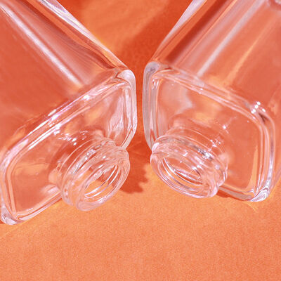 Szklane opakowania do podkładów w płynie o pojemności 30 ml, z możliwością personalizacji nadruku i trwałym, szczelnym, hermetycznym designem