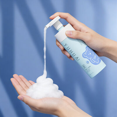 Opakowania z tworzyw sztucznych butelki z pianki nadające się do produktów kosmetycznych o konstrukcji pokrycia śruby i kompatybilności z drukiem na ekranie jedwabnym